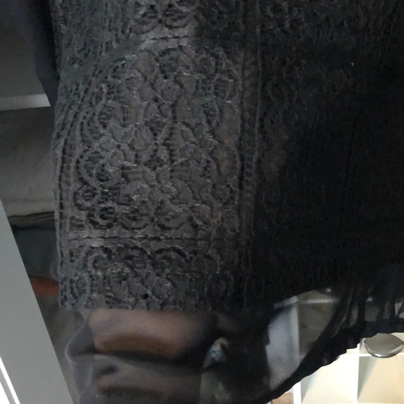 *NWOT* ADRIANNA PAPELL Black lace top - Picture 2 of 5